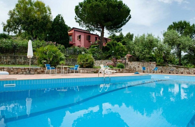 Cosy apartment in villa with WIFI, pool, A/C, TV, patio, panoramic view, parking, close to Cefalù