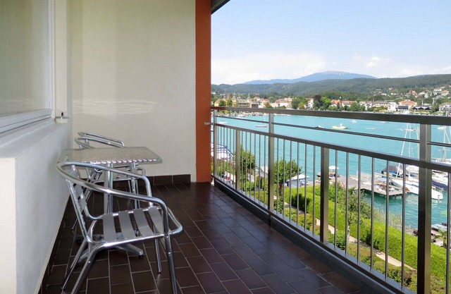 Cosy apartment for 4 people with TV and balcony