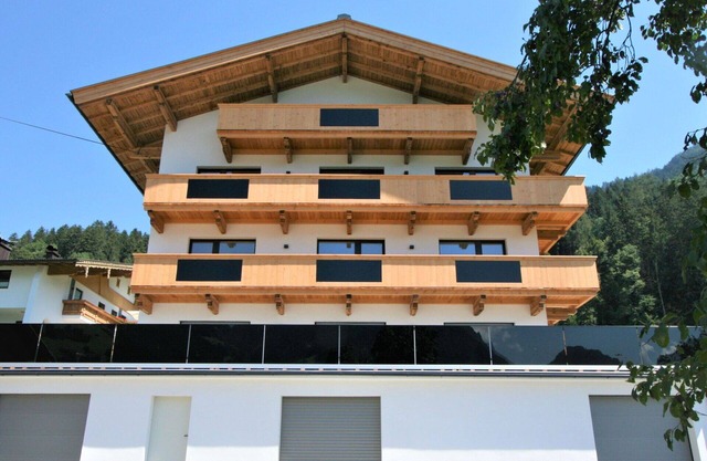Cosy apartment for 8 guests with WIFI, TV, terrace and parking