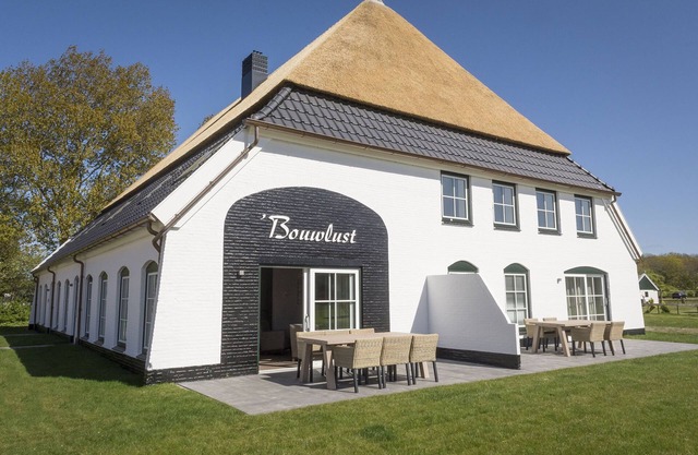 Cosy apartment in De Cocksdorp with private terrace