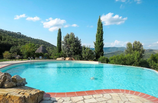 Cosy apartment in villa for 4 people with A/C, pool, patio, pets allowed, panoramic view and par.