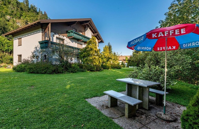 Cosy apartment for 4 guests with WIFI, TV, patio and pets allowed