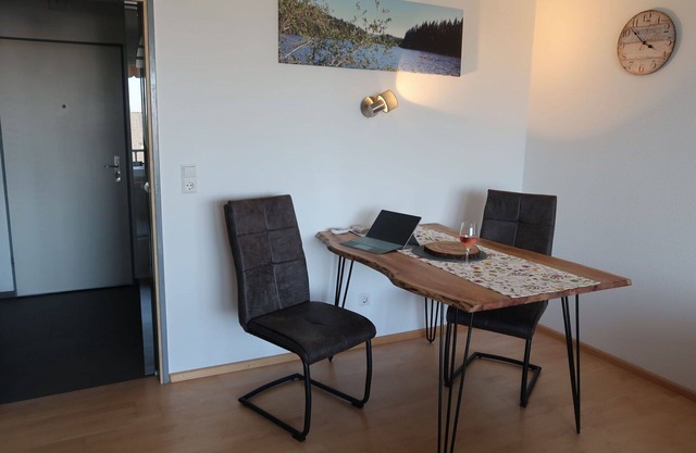 Cosy apartment for 2 guests with pool, WIFI, TV, balcony, pets allowed and parking