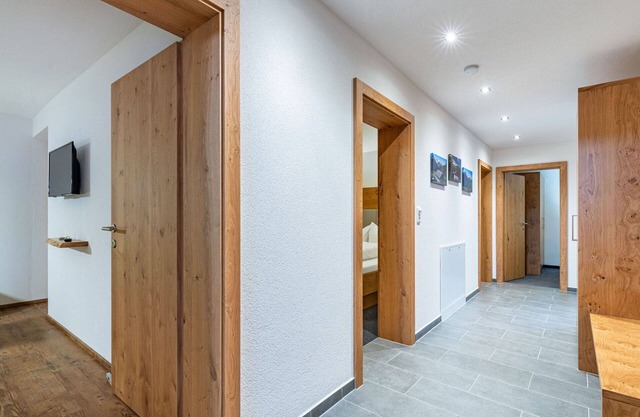 Cosy apartment for 15 people with WIFI, TV and terrace