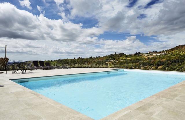 Cosy apartment for 2 people with pool, WIFI, TV, pets allowed and panoramic view, close to Arezzo