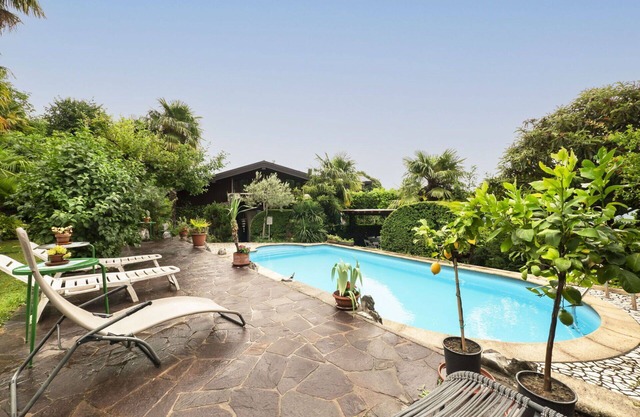 Cosy apartment for 4 people with pool, A/C, WIFI, TV, patio and pets allowed