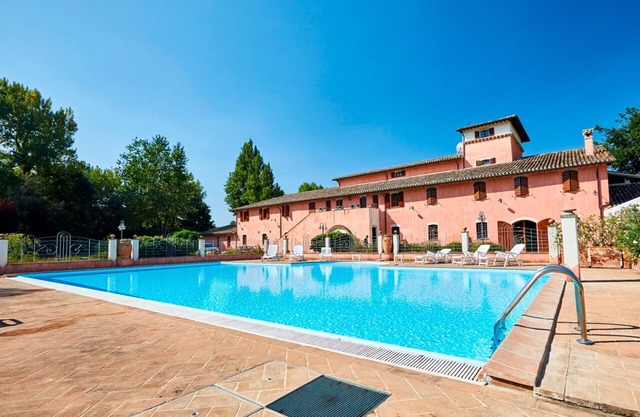 Cosy apartment for 5 guests with pool, WIFI, TV, balcony and pets allowed, close to Spoleto