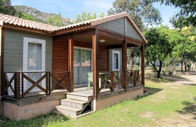 Cosy apartment for 6 people with WIFI, A/C, TV and terrace