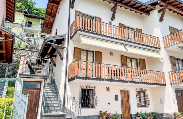 Cosy apartment for 6 guests with A/C, WIFI, TV, terrace, pets allowed and panoramic view