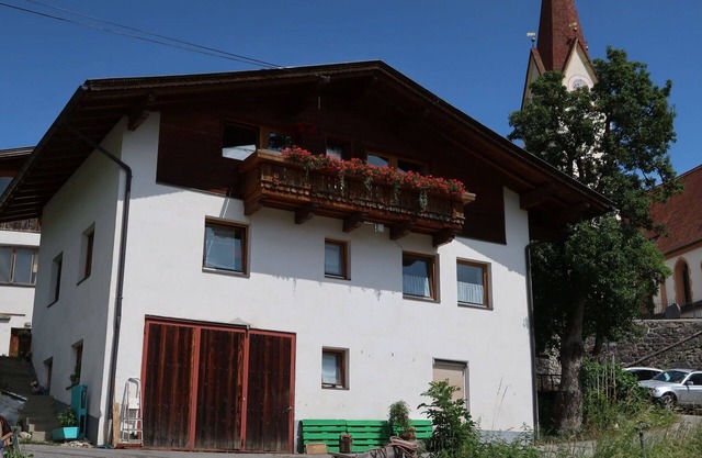 Cosy apartment for 6 guests with WIFI, TV, balcony, pets allowed and parking