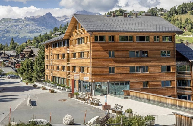 Cosy apartment for 8 people with WIFI, hot tub, TV, pets allowed and parking