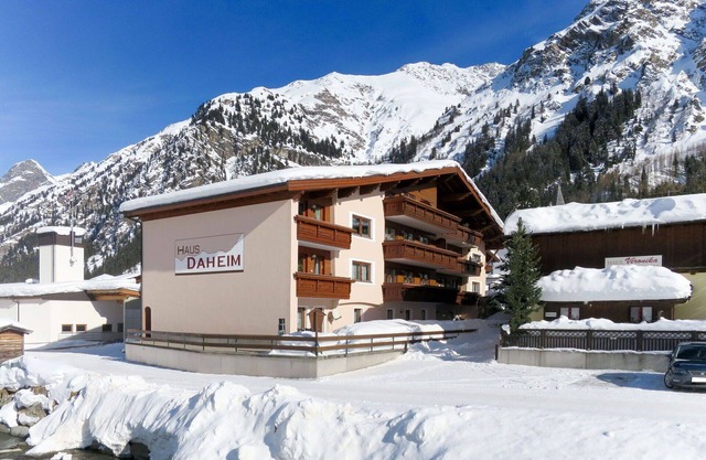 Cosy apartment for 5 guests with WIFI, TV, terrace and pets allowed