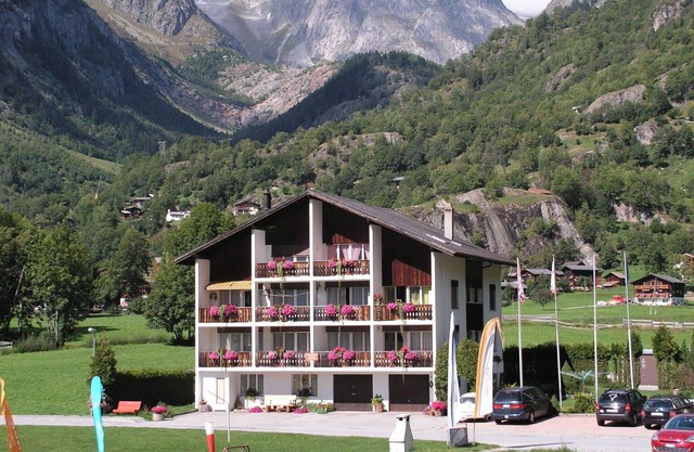 Cosy apartment for 4 guests with WIFI, TV, balcony and pets allowed