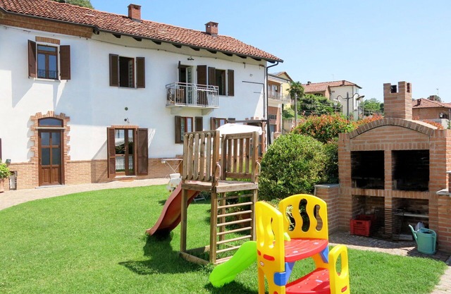 Cosy apartment for 7 guests with pool, WIFI, TV, patio, pets allowed and parking