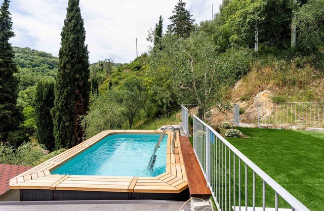 Cosy apartment for 6 people with pool, WIFI, patio, pets allowed and parking