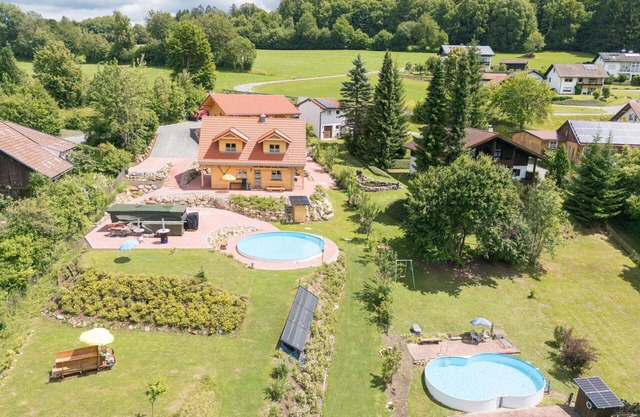 Cosy apartment in villa for 6 people with pool, WIFI, hot tub, TV and patio