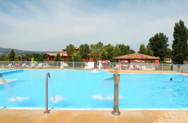 Cosy apartment in villa for 6 people with WIFI, pool, A/C, TV, terrace and pets allowed