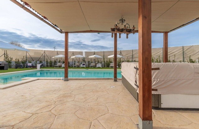 Cosy apartment in villa with private pool, A/C, WIFI, TV and parking, close to Porto Recanati