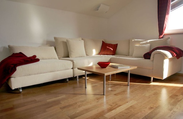 Cosy Apartment "Wurzhöhe" with Balcony & Wi-Fi; Parking Available