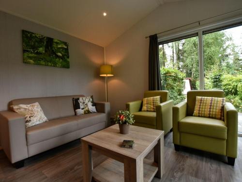 Cosy Chalet w Garden Patio