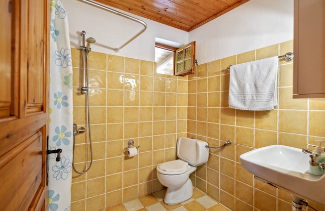 Cosy cottage with large veranda and garden with hammock near the beach.