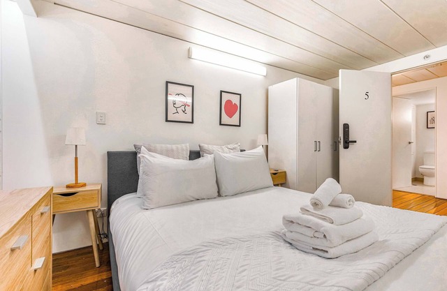 Cosy doubleroom in the heart of KRoad Zodiak Stays