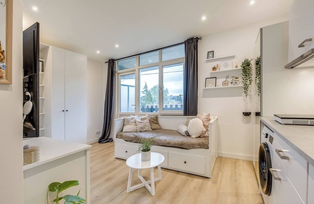Cosy Studio with Balcony