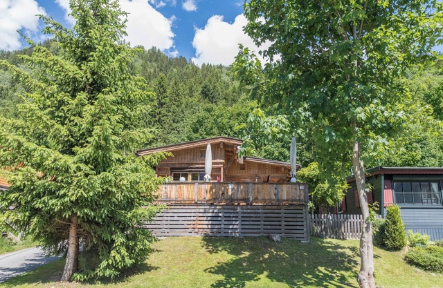 Cosy Vacation Home "Chalet Zur Auszeit" in the Zillertal Area with Mountain View