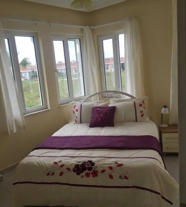 Cosy Villa With Communal Pool, Rooftop Suntrap Area