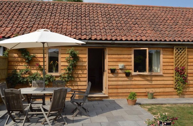 Cotenham long barn with hot tub