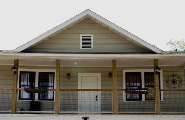 Cottage 1/4 mile to Biltmore Estate Entrancen2 BD-1BA-GREAT LOCATION