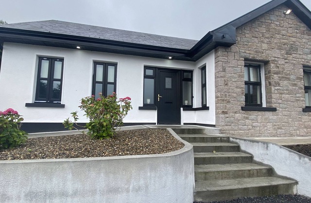 Cottage 442 - Oughterard - sleeps 8 guests in 4 bedrooms