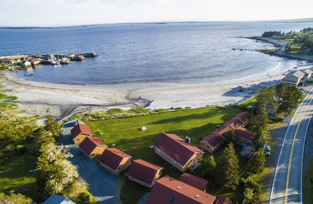 Cottage # 5 Hunts Point Beach Cottages - 1 bedroom