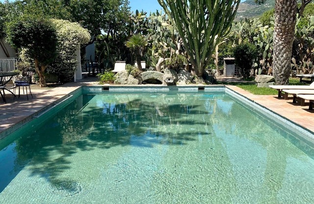 "Cottage Africa" with terrace, swimming pool and thermal whirlpool