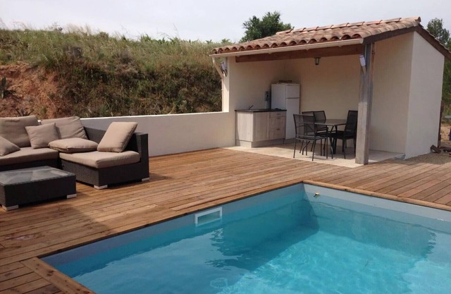 Cottage and studio with heated swimminpool