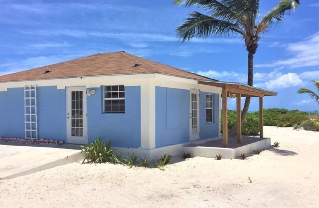 Cottage - Beautiful 1 bedroom house rental tucked away on a private beach