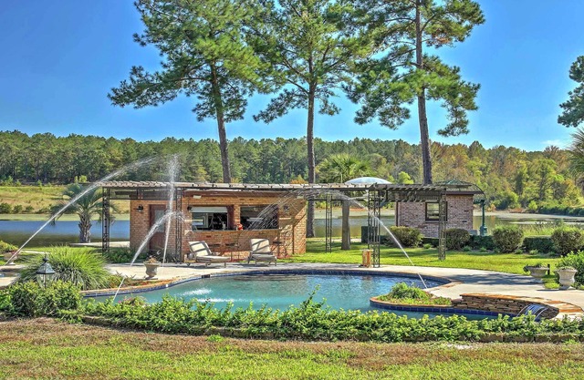 'cottage by the Pond' on Gorgeous Expansive Estate