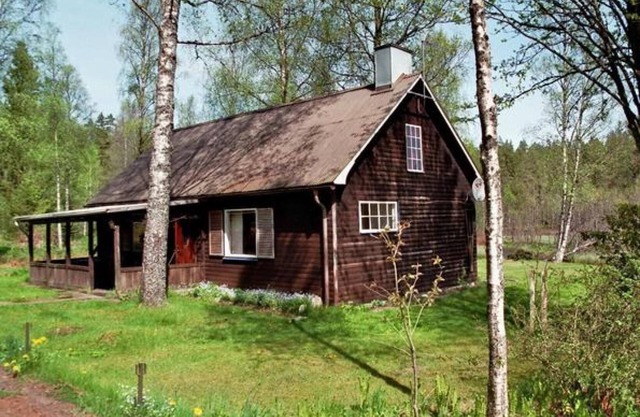 Cottage by the water with sauna
