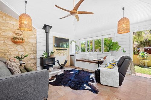 Cottage Gem - 2br Parkside Retreat