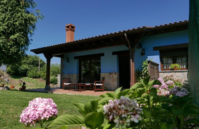 Cottage in an idyllic setting, 5 minutes from the beach