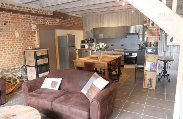 Cottage in a renovated stable with private garden, air conditioning, parking, WIFI