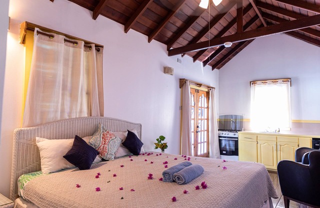 Cottage in marigot bay 2 mins walk to beach