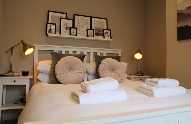 Cottage inc breakfast, sleeps 6