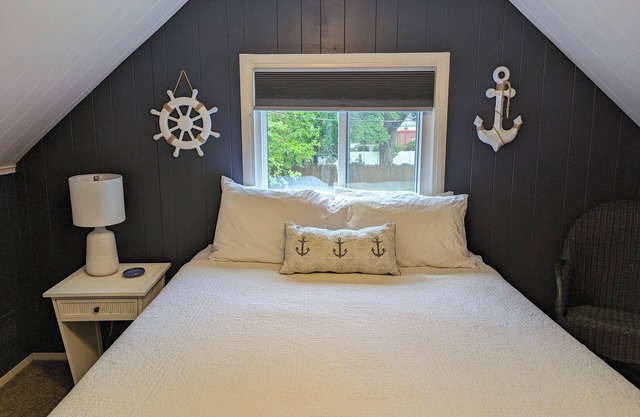 Cottage Near Presque Isle & Lake Erie Boat Parking