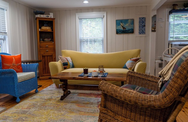 Cottage on Fern - minutes to East Sandwich Beach