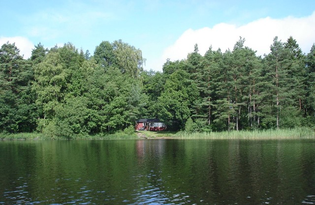 Cottage right on the Loka Lake with its own boat