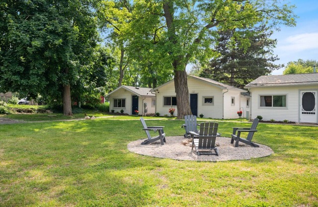 Cottage w/Lake Access Unit 1