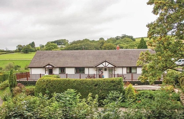 Cottage with one double and two twin.