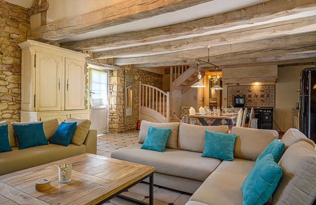 Cottage with swimming pool - 3 Bedrooms - 6 Guests