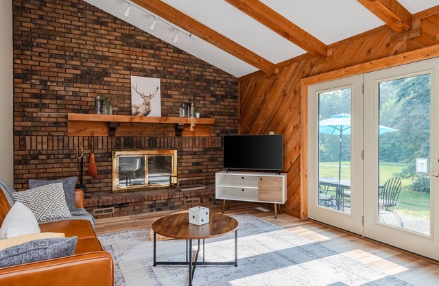 Country 4BR w/pool + golf course